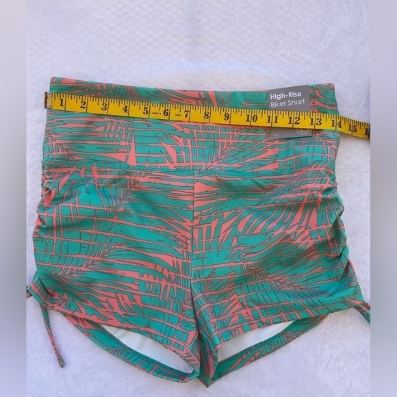 Forever 21 High-Rise Biker Short - Picture 9 of 9